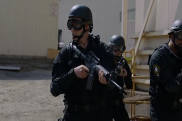 S W A T Under Siege 2017 Brip in hindi Dubbed