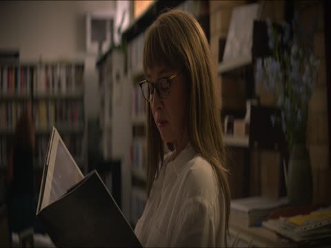 The Lost Flowers of Alice Hart 2023 Dubb Hindi